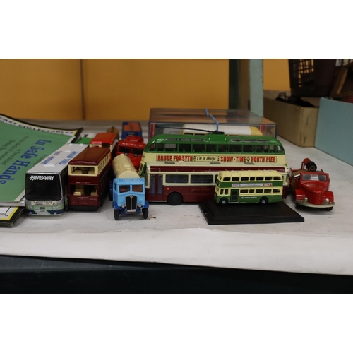 399 - A QUANTITY OF 1/76 SCALE MODEL BUSES, LORRIES, FIRE ENGINES, CORGI, ETC AND MODEL CATALOGUES