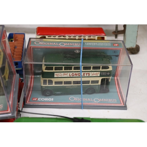 399 - A QUANTITY OF 1/76 SCALE MODEL BUSES, LORRIES, FIRE ENGINES, CORGI, ETC AND MODEL CATALOGUES