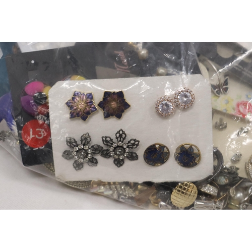 803 - A LARGE QUANTITY OF COSTUME JEWELLERY EARRINGS