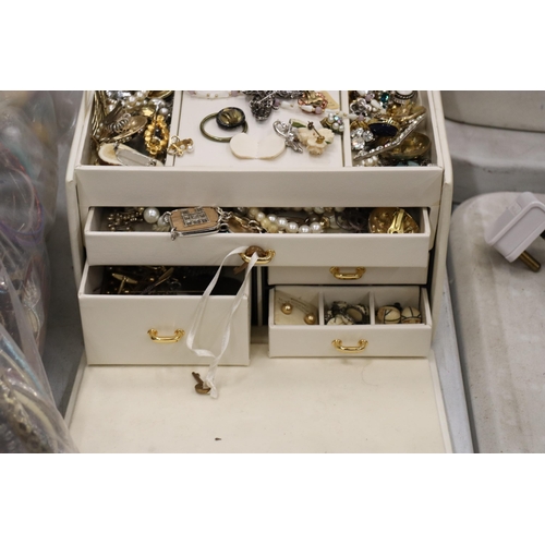 825 - A JEWELLERY BOX CONTAINING A LARGE QUANTITY OF COSTUME JEWELLERY