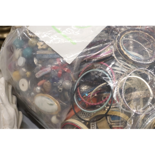 827 - A 10KG BAG OF COSTUME JEWELLERY CONTAINING CHAINS, BRACELETS AND BEADS