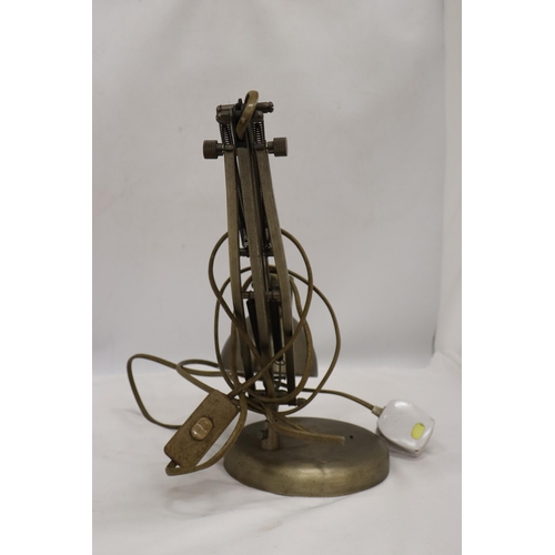 841 - A VINTAGE METAL ANGLEPOISE LAMP