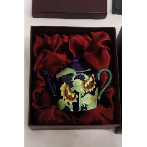 843 - A BOXED BENAYA PLUG IN TEAPOT DIFFUSER TOGETHER WITH A TUPTON WARE CAT DIFFUSER