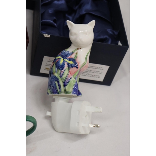 843 - A BOXED BENAYA PLUG IN TEAPOT DIFFUSER TOGETHER WITH A TUPTON WARE CAT DIFFUSER