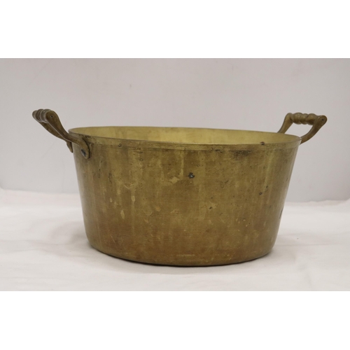 862 - A BRASS JAM PAN