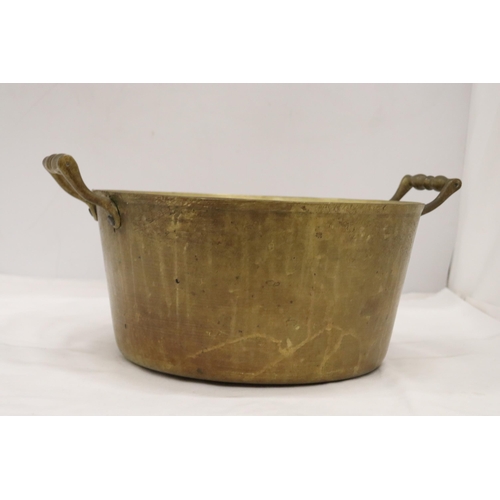 862 - A BRASS JAM PAN