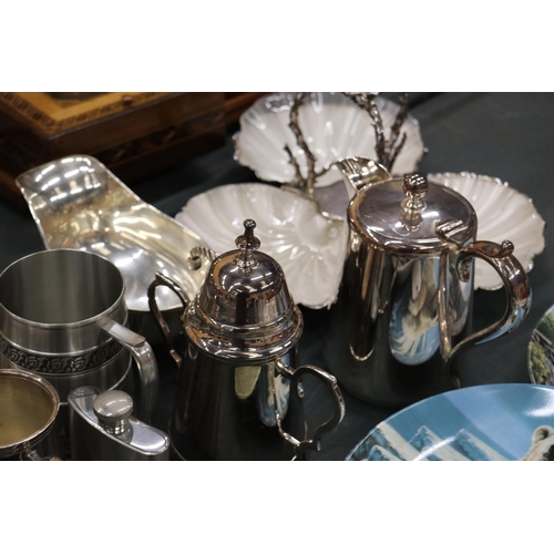 872 - A QUANTITY OF SILVER PLATE TO INCLUDE VINTAGE LEONARD COBALT BLUE WITH SILVER OVERLAY SALT AND PEPPE... 