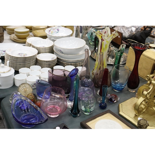 879 - A LARGE QUANTITY OF GLASSWARE TO INCLUDE PAPERWEIGHTS, VASES, BOWLS, ETC.,