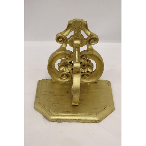 881 - A GILDED OAK WALL BRACKET