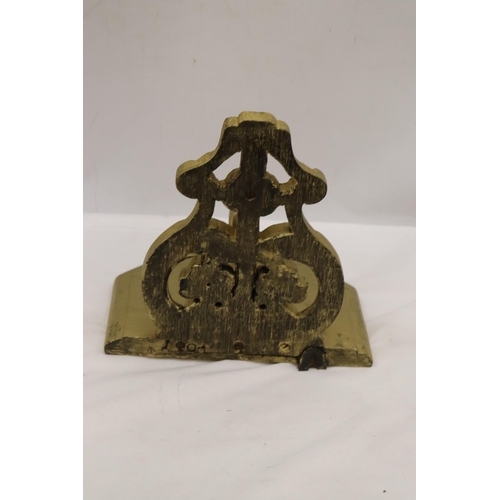 881 - A GILDED OAK WALL BRACKET