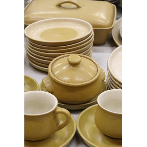 884 - A DENBY MUSTARD COLOURED DINNER SERVICE, TO INCLUDE VARIOUS SIZES OF PLATES, A CASSEROLE DISH, BOWLS... 