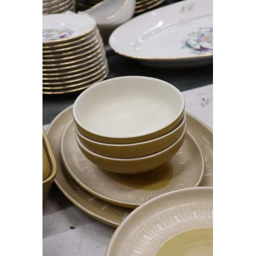 884 - A DENBY MUSTARD COLOURED DINNER SERVICE, TO INCLUDE VARIOUS SIZES OF PLATES, A CASSEROLE DISH, BOWLS... 