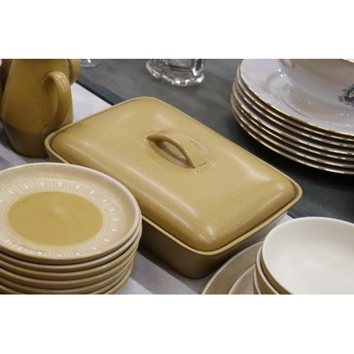 884 - A DENBY MUSTARD COLOURED DINNER SERVICE, TO INCLUDE VARIOUS SIZES OF PLATES, A CASSEROLE DISH, BOWLS... 