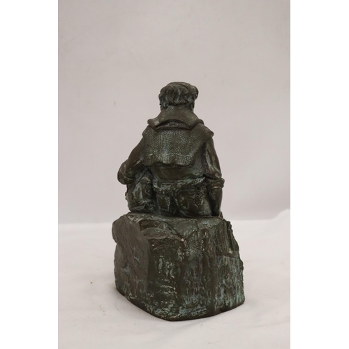 885 - A BRONZE MODEL OF A MOUNTAINEER, HEIGHT 23CM