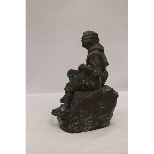 885 - A BRONZE MODEL OF A MOUNTAINEER, HEIGHT 23CM