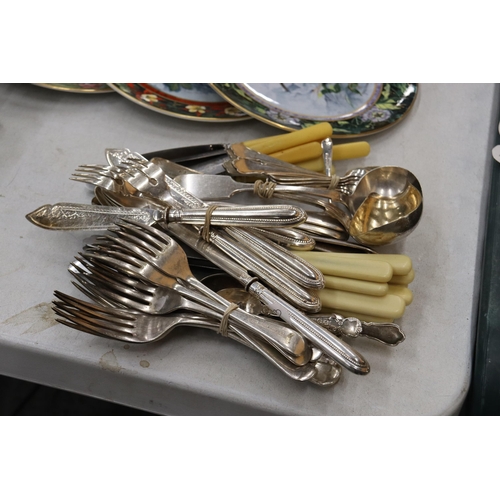 890 - A QUANTITY OF VINTAGE FLATWARE TO INCLUDE TWO SMALL LADELS