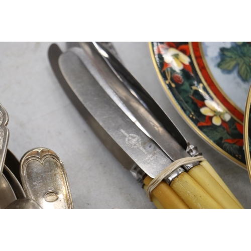 890 - A QUANTITY OF VINTAGE FLATWARE TO INCLUDE TWO SMALL LADELS