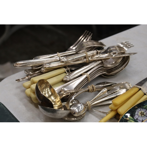 890 - A QUANTITY OF VINTAGE FLATWARE TO INCLUDE TWO SMALL LADELS