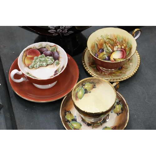 896 - A SIGNED, R EVERILL, LIME HOUSE STUDIO CUP AND SAUCER IN THE 'EVESHAM' PATTEN, TWO VINTAGE AYNSLEY C... 