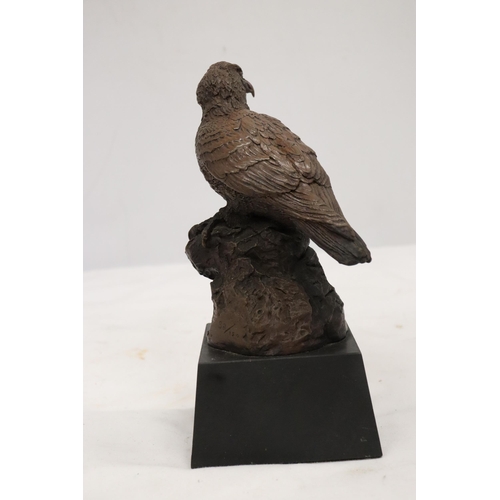 898 - A HEREDITIES MODEL OF AN EAGLE ON A PLINTH, HEIGHT 19CM