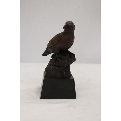 898 - A HEREDITIES MODEL OF AN EAGLE ON A PLINTH, HEIGHT 19CM