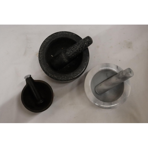 904 - THREE HEAVY PESTLE AND MORTARS TO INCLUDE TWO MARBLE AND A CAST ONE