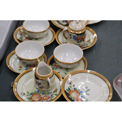 906 - AN ART DECO CHILD'S TEASET WITH CHILDREN'S CHARACTERS TO INCLUDE A TEAPOT, SUGAR BOWL, CREAM JUG, CU... 