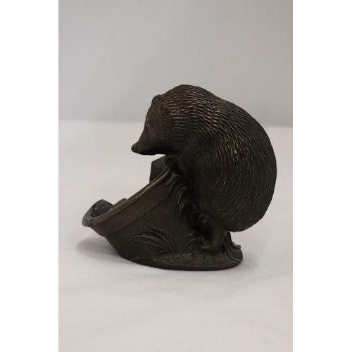 909 - A MODEL OF A HEDGEHOG, HEIGHT 12CM