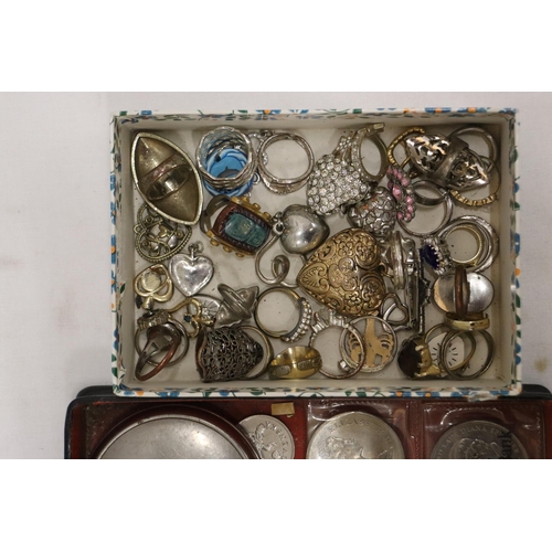 910 - A QUANTITY OF COSTUME JEWELLERY TO INCLUDE POCKET WATCHES IN NEED OF REPAIR, RINGS, PENDANTS, COINS,... 