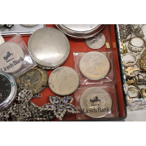 910 - A QUANTITY OF COSTUME JEWELLERY TO INCLUDE POCKET WATCHES IN NEED OF REPAIR, RINGS, PENDANTS, COINS,... 