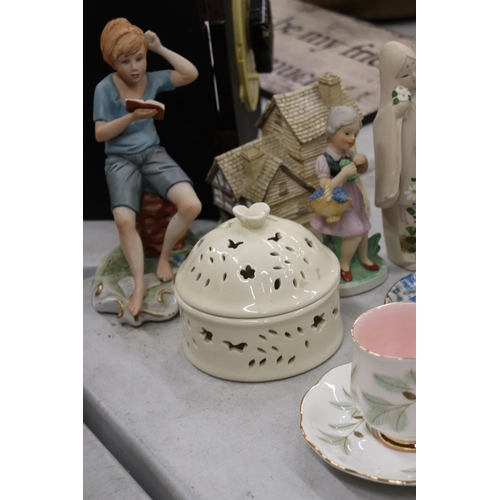 923 - A QUANTITY OF CHINA AND CERAMICS TO INCLUDE AYNSLEY, A CAPODIMONTE FIGURE, A LILAC WEDGWOOD JASPERWA... 