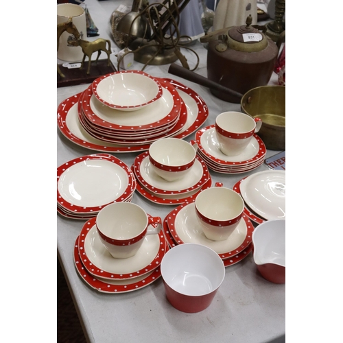 933 - A STYLECRAFT, 'MIDWINTER', STAFFORDSHIRE RED AND WHITE TEASET TO INCLUDE PLATES, CUPS AND SAUCERS PL... 