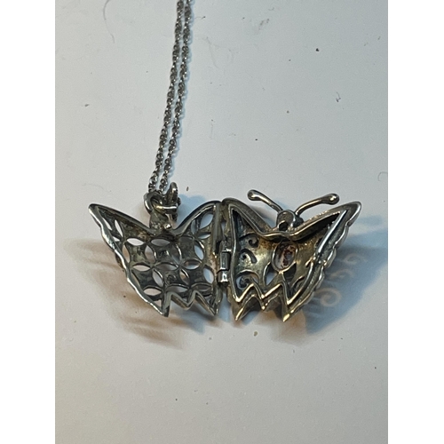 678 - A MARKED 925 SILVER ORNATE BUTTERFLY LOCKET ON A CHAIN