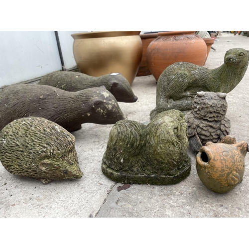 1667 - AN ASSORTMENT OF CONCRETE GARDEN FIGURES TO INCLUDE TWO BADGERS AND A HEDGEHOG ETC