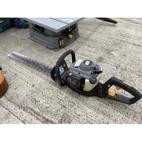 1724 - A TITAN PETROL HEDGE TRIMMER