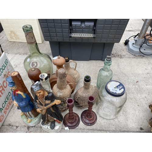 1736 - AN ASSORTMENT OF VINTAGE GLASS AND NOVELTY CERAMIC BOTTLES