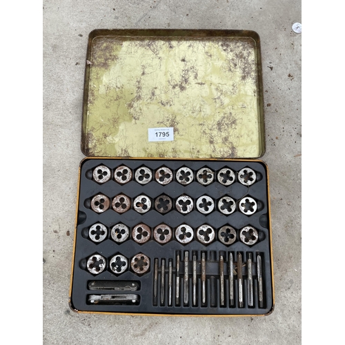 1795 - A COMPLETE CASED DRAPER TAP AND DIE SET