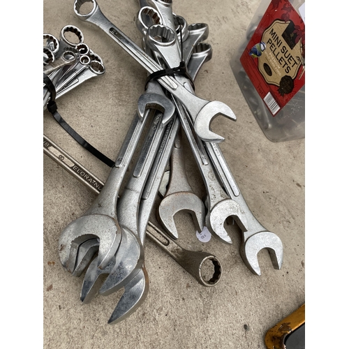 1796 - A LARGE ASSORTMENT OF VARIOUS SPANNERS