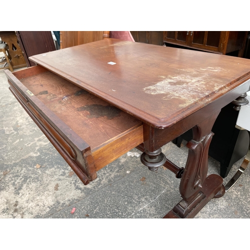 2902 - A VICTORIAN MAHOGANY SIDE TABLE WITH SHPAED END SUPPORTS AND TURNED STRETCHER 41