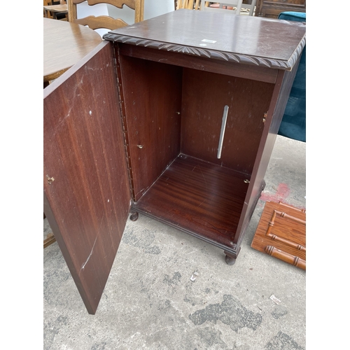 2904 - A MAHOGANY CUPBOARD WITH ROPE EDGE