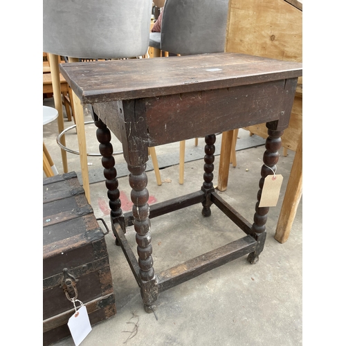 2907 - AN 18TH CENTURY OAK OCCASIONAL TABLE ON BOBBIN TURNED LEGS