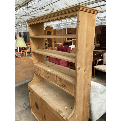 2909 - A VICTORIAN PINE KITCHEN DRESSER ENCLOSING SHELVES,  THREE DRAWERS AND FOOD CUPBOARD TO BASE 40