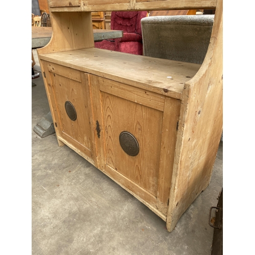 2909 - A VICTORIAN PINE KITCHEN DRESSER ENCLOSING SHELVES,  THREE DRAWERS AND FOOD CUPBOARD TO BASE 40