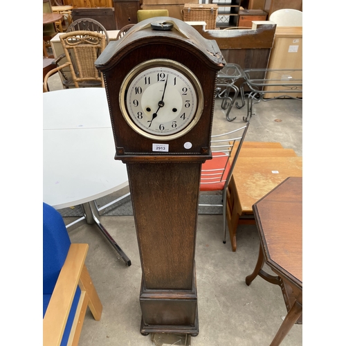 2913 - AN OAK GRANDMOTHER CLOCK