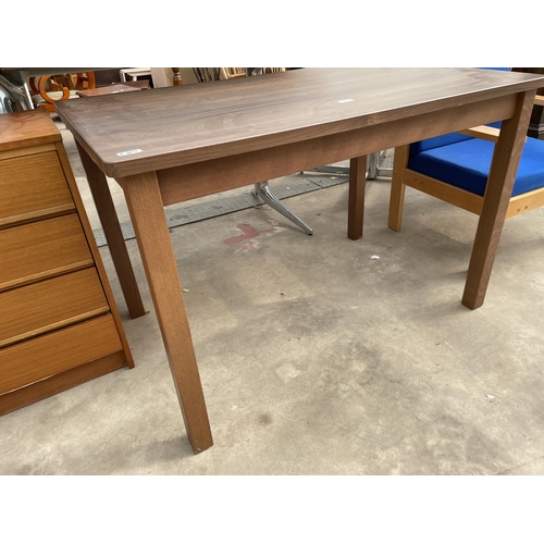 2915 - A WOOD EFFECT KITCHEN TABLE