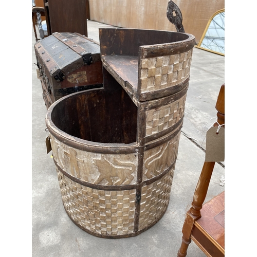 2941 - AN INDIAN HARDWOOD GRAIN/RICE DRUM CONTAINER WITH HINGED LID AND METALWARE FITTINGS DIAMETER 18