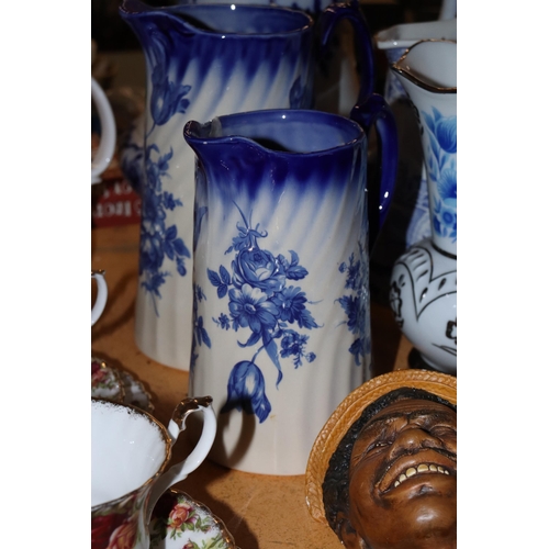 1001 - A COLLECTION OF VINTAGE BLUE AND WHITE JUGS PLUS A VASE - 5 IN TOTAL