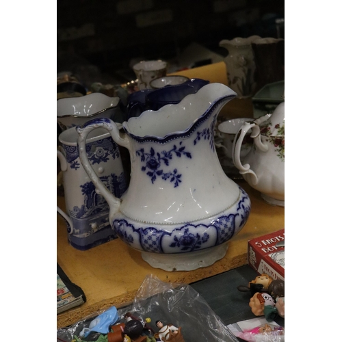 1001 - A COLLECTION OF VINTAGE BLUE AND WHITE JUGS PLUS A VASE - 5 IN TOTAL