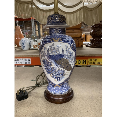 1180 - TWO TABLE LAMPS TO INCLUDE A GLASS 'BUBBLE LAMP' WITH CHROME BASE AND AN ORIENTAL STYLE WITH PEACOCK... 