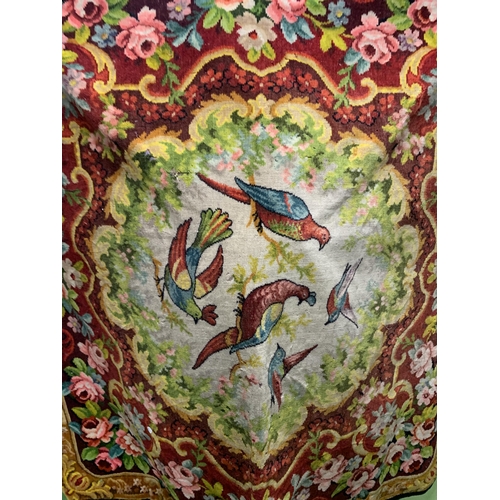 1183 - A VINTAGE WOOL WALL HANGING WITH A FLORAL PATTERN